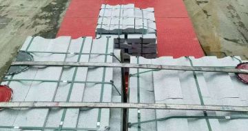 双鸭山 芝麻白仿形加直形路沿石出货日常