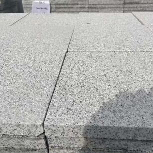 双鸭山 白麻花岗岩石材推荐 荔枝面地铺石