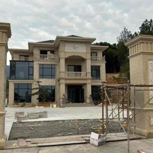 双鸭山 黄金麻花岗岩别墅雕花外墙干挂配上门口雕花罗马柱