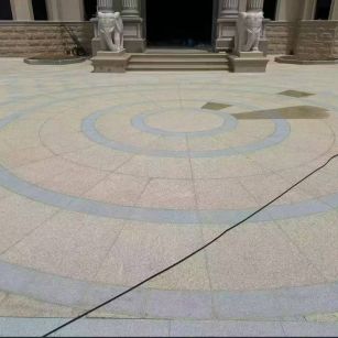 双鸭山 黄金麻芝麻灰花岗岩石材地铺拼接效果