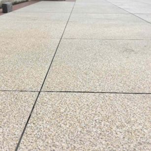 双鸭山 黄金麻花岗岩石板材荔枝面地面铺装效果