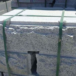 双鸭山 芝麻白花岗岩自然面成品