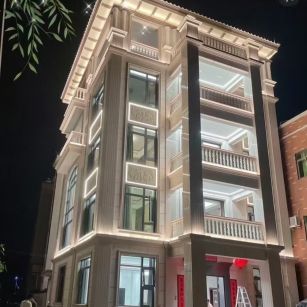 双鸭山 芝麻白花岗岩别墅外墙夜间效果