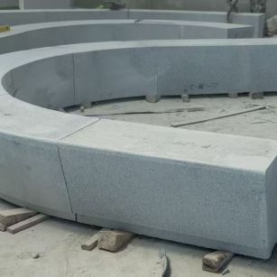 双鸭山 芝麻白花岗岩光面弧形坐凳