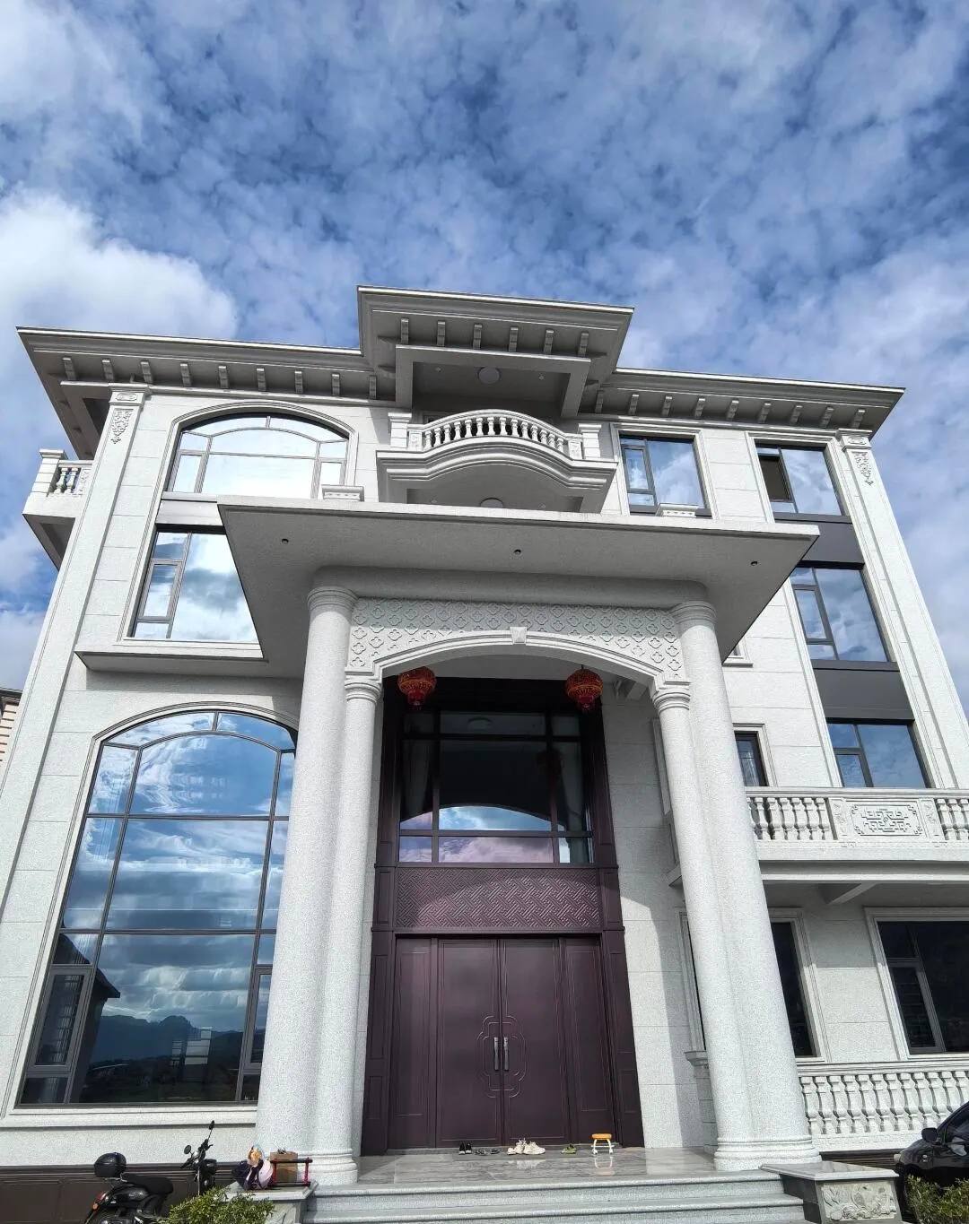 双鸭山白麻别墅外墙干挂石材效果示例