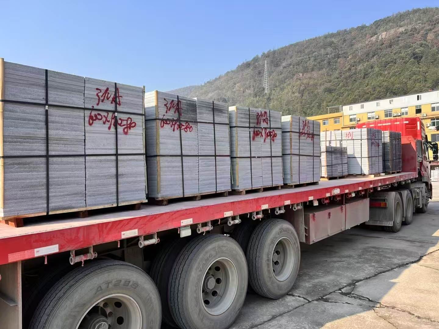 双鸭山 芝麻灰地铺石出货日常