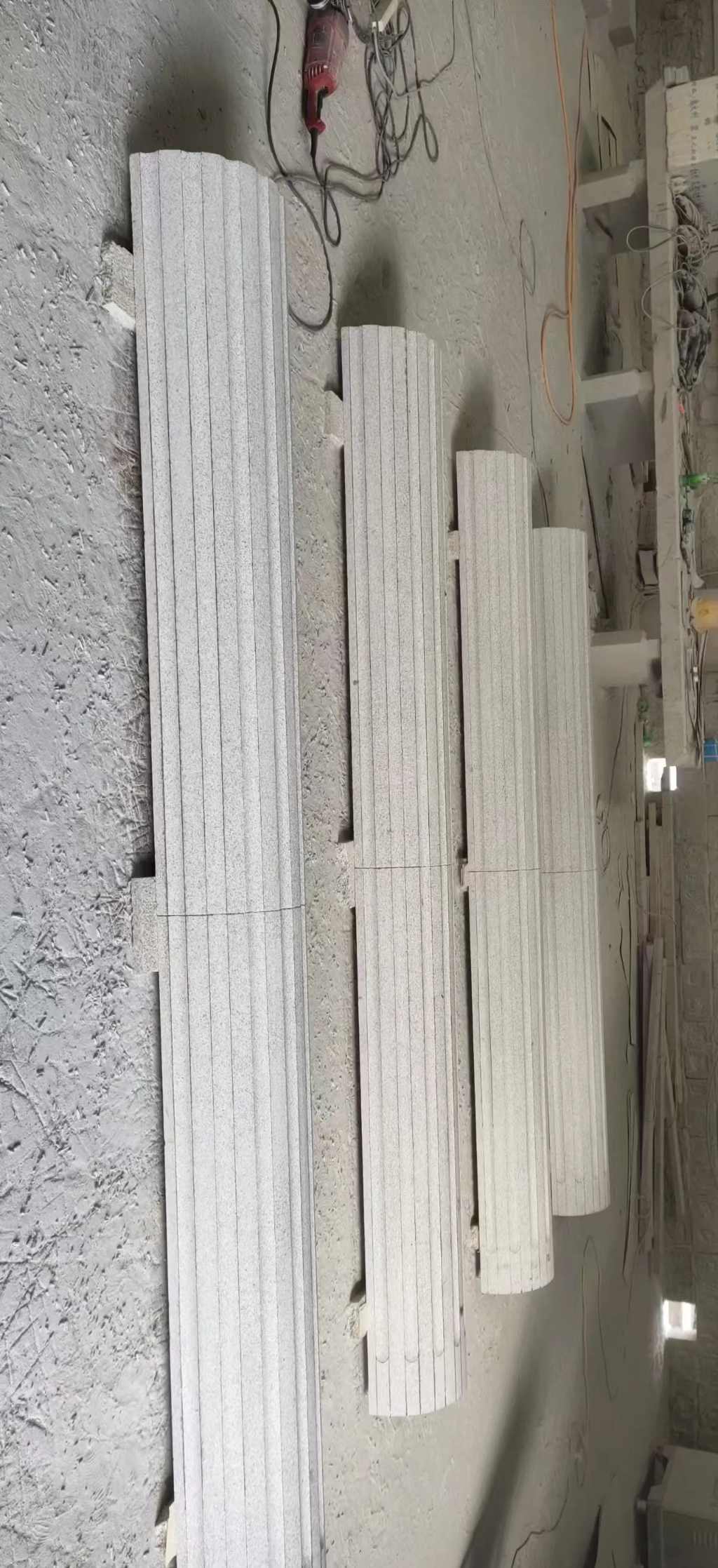 双鸭山 花岗岩厂家带你看白麻花岗岩门楼大柱柱皮