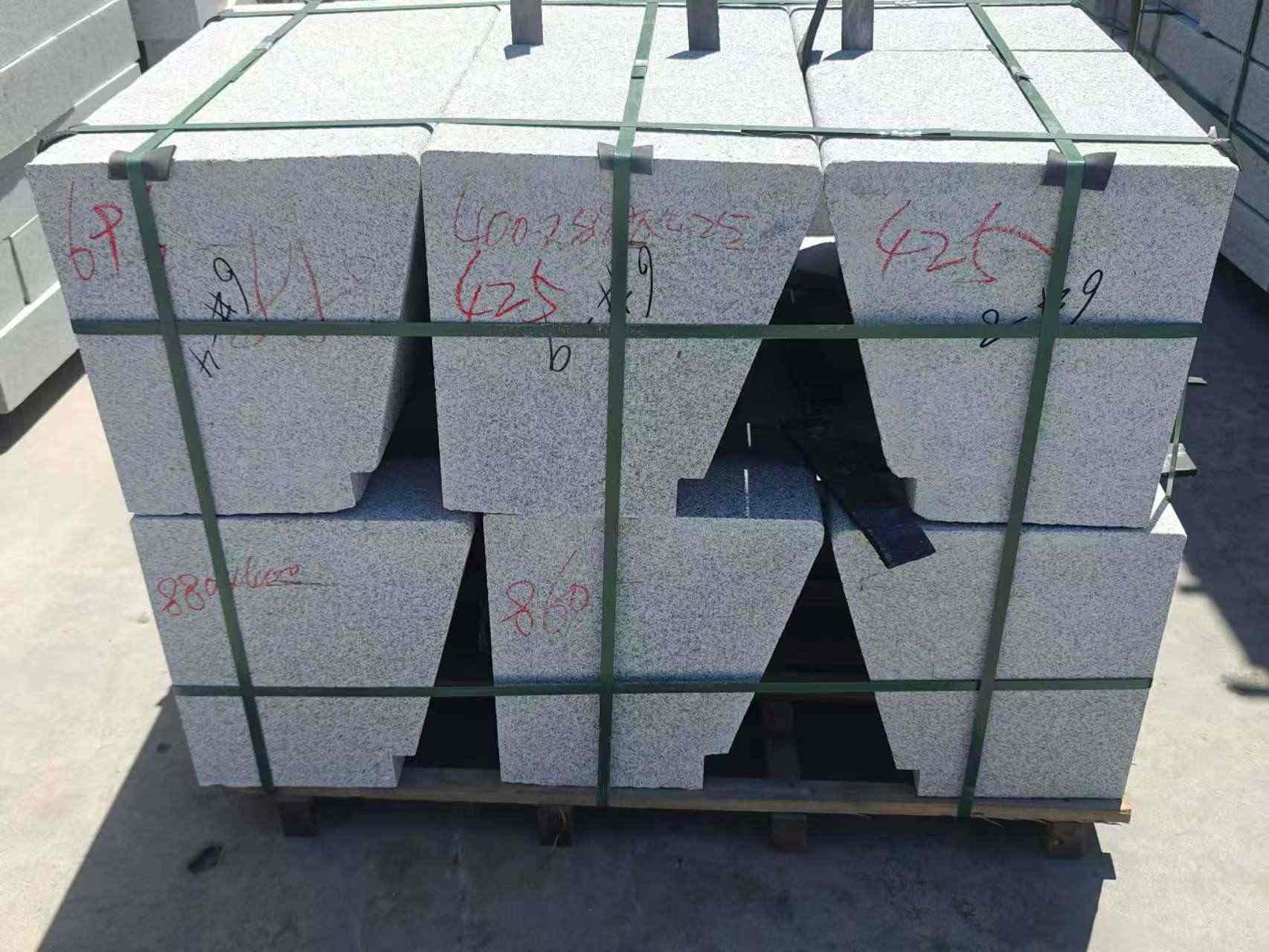 双鸭山 芝麻白异形坐凳，石凳