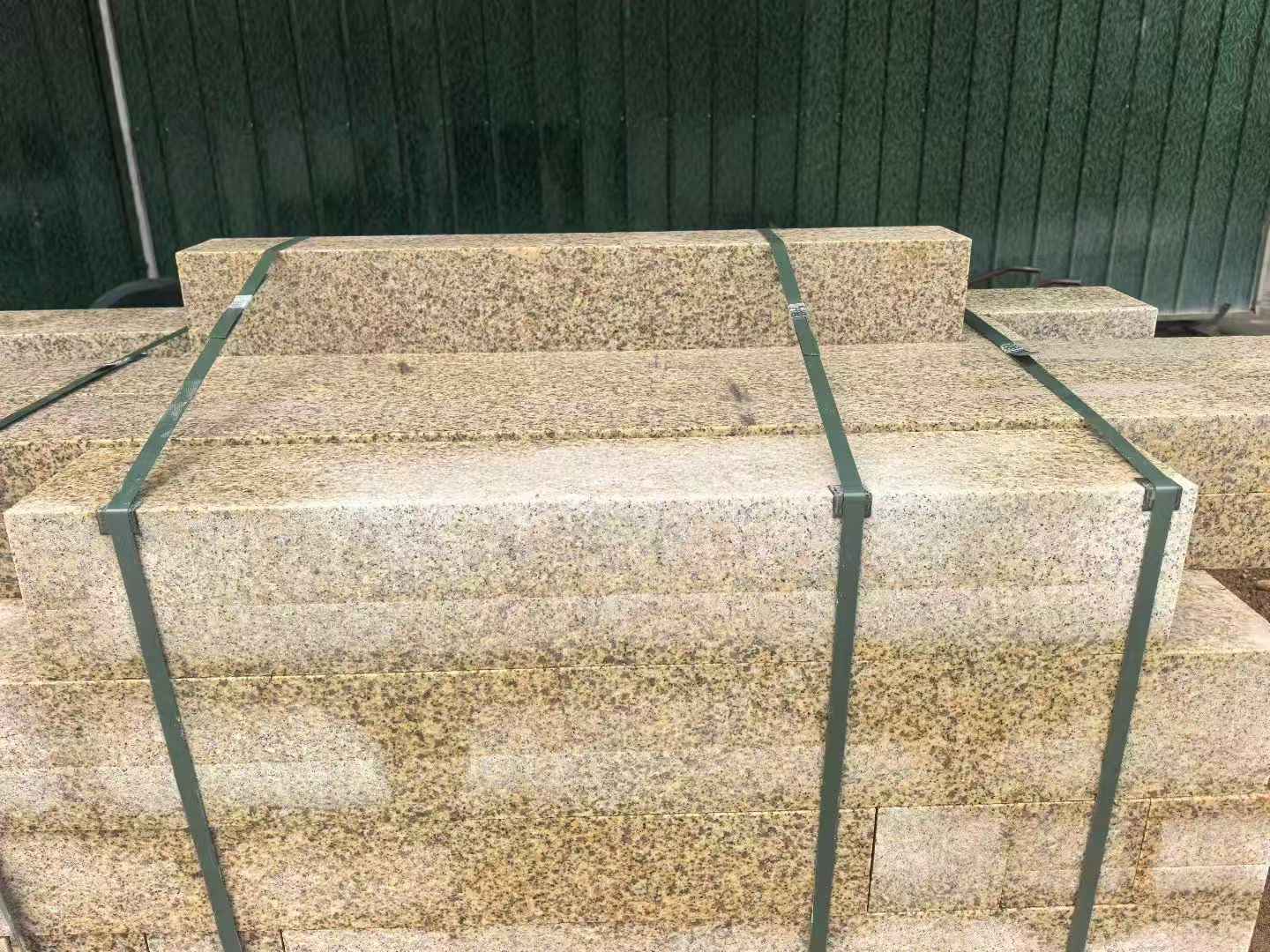 双鸭山 黄金麻花岗岩石材机切面栏杆料半成品