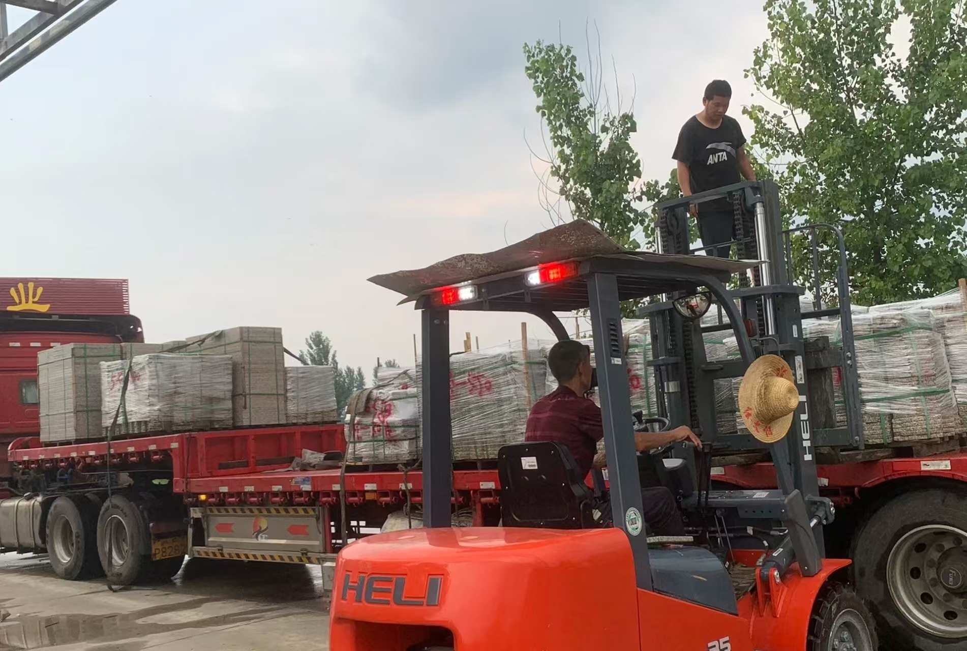 双鸭山 黄金麻冰裂纹，地铺石装车