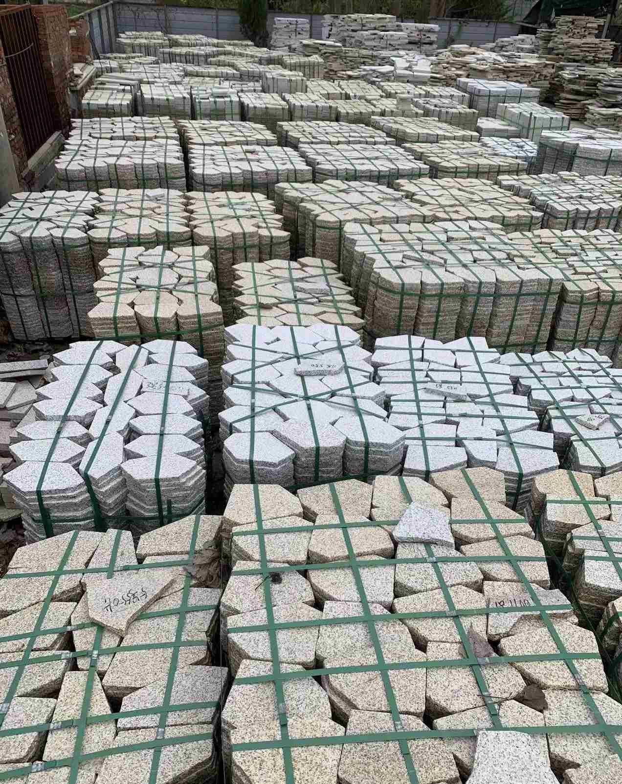 双鸭山 黄金麻白麻花岗岩荔枝面地铺石(冰裂纹)