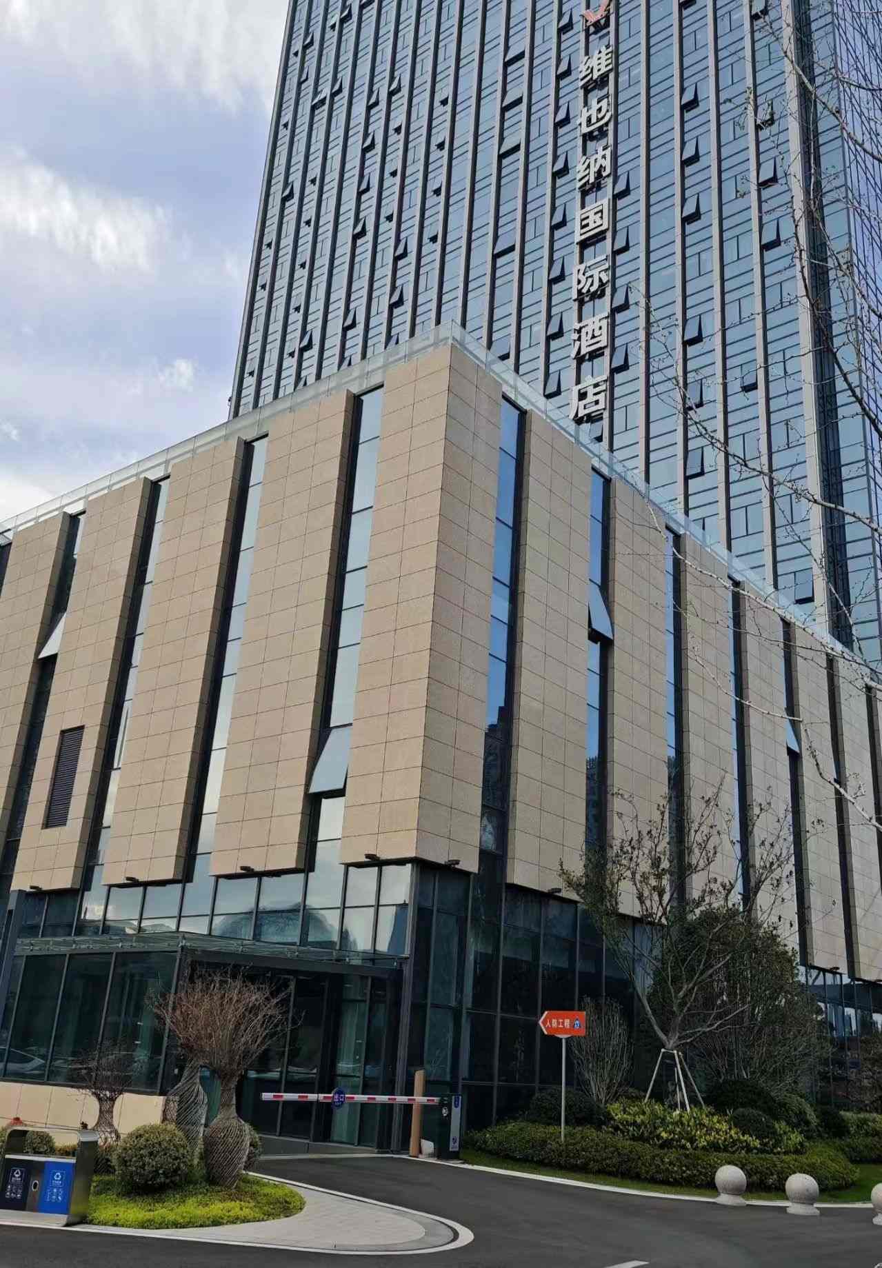 双鸭山 黄金麻花岗岩外墙干挂