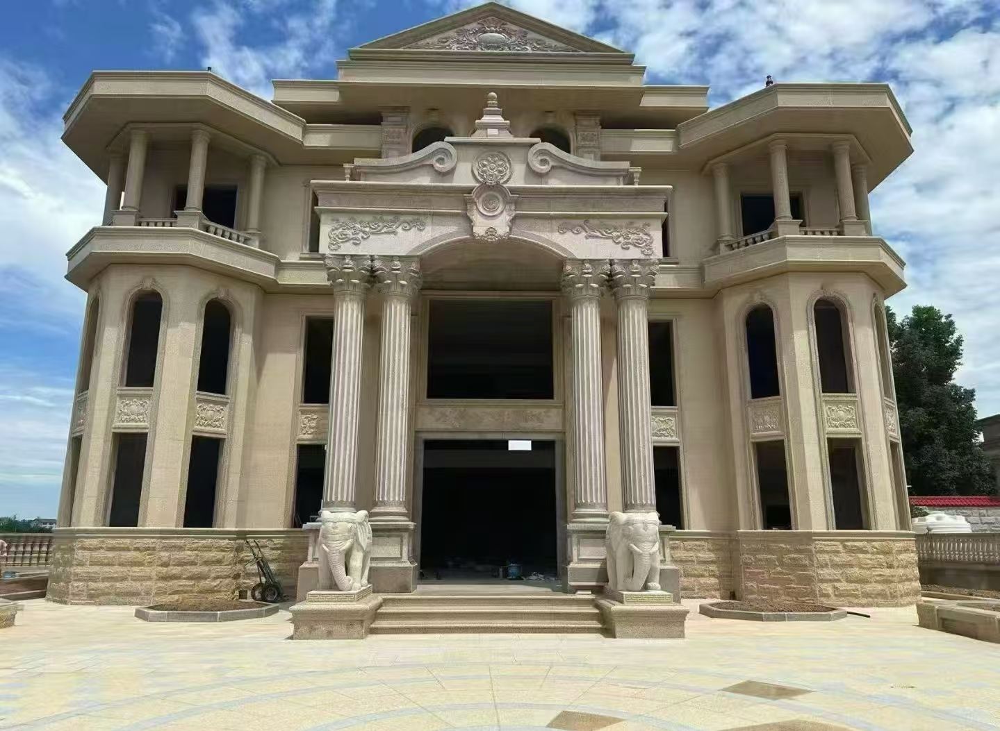 双鸭山 黄金麻别墅外墙干挂，大柱，大象，蘑菇石，雕花板