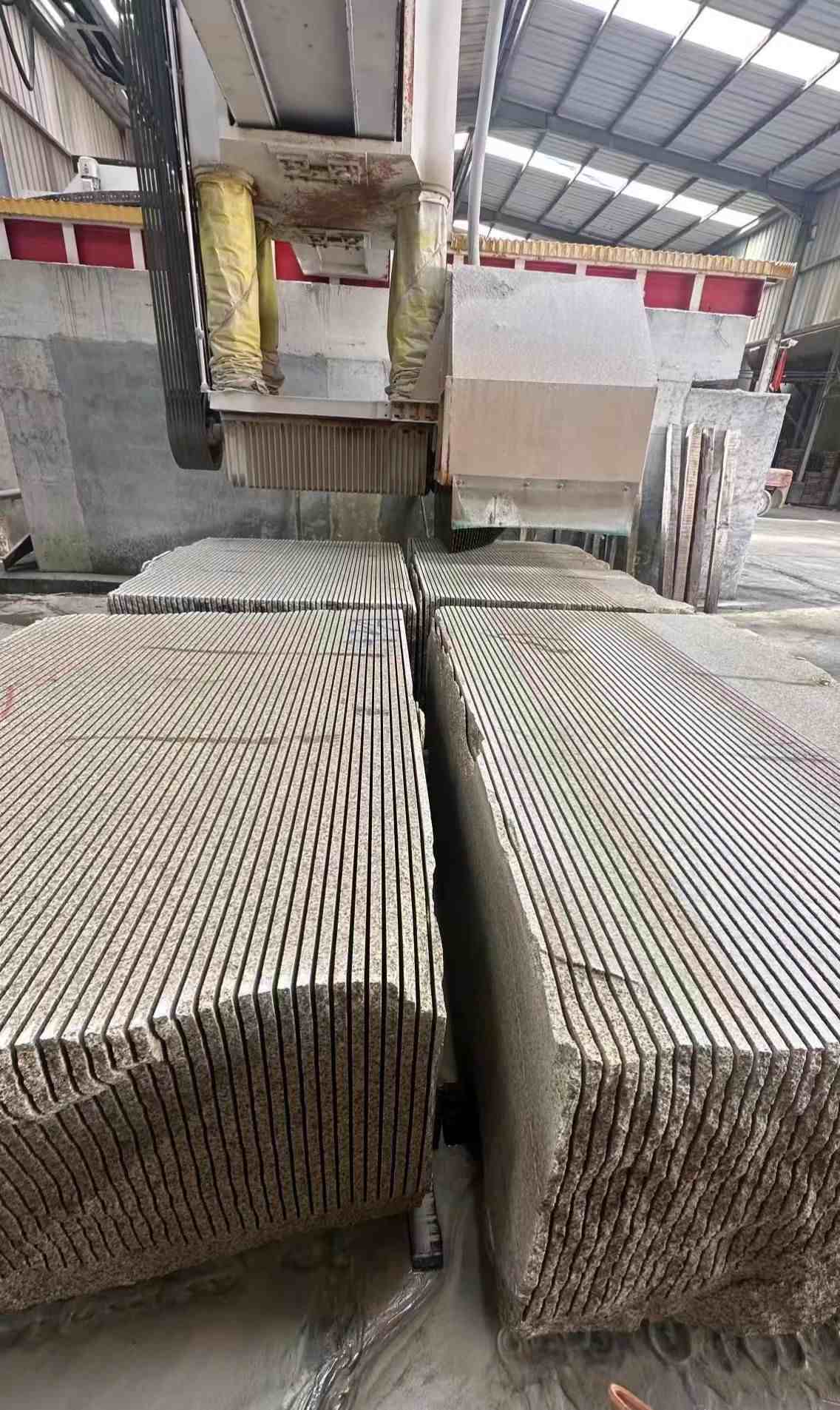 双鸭山 车间生产日常，黄金麻白麻花岗岩