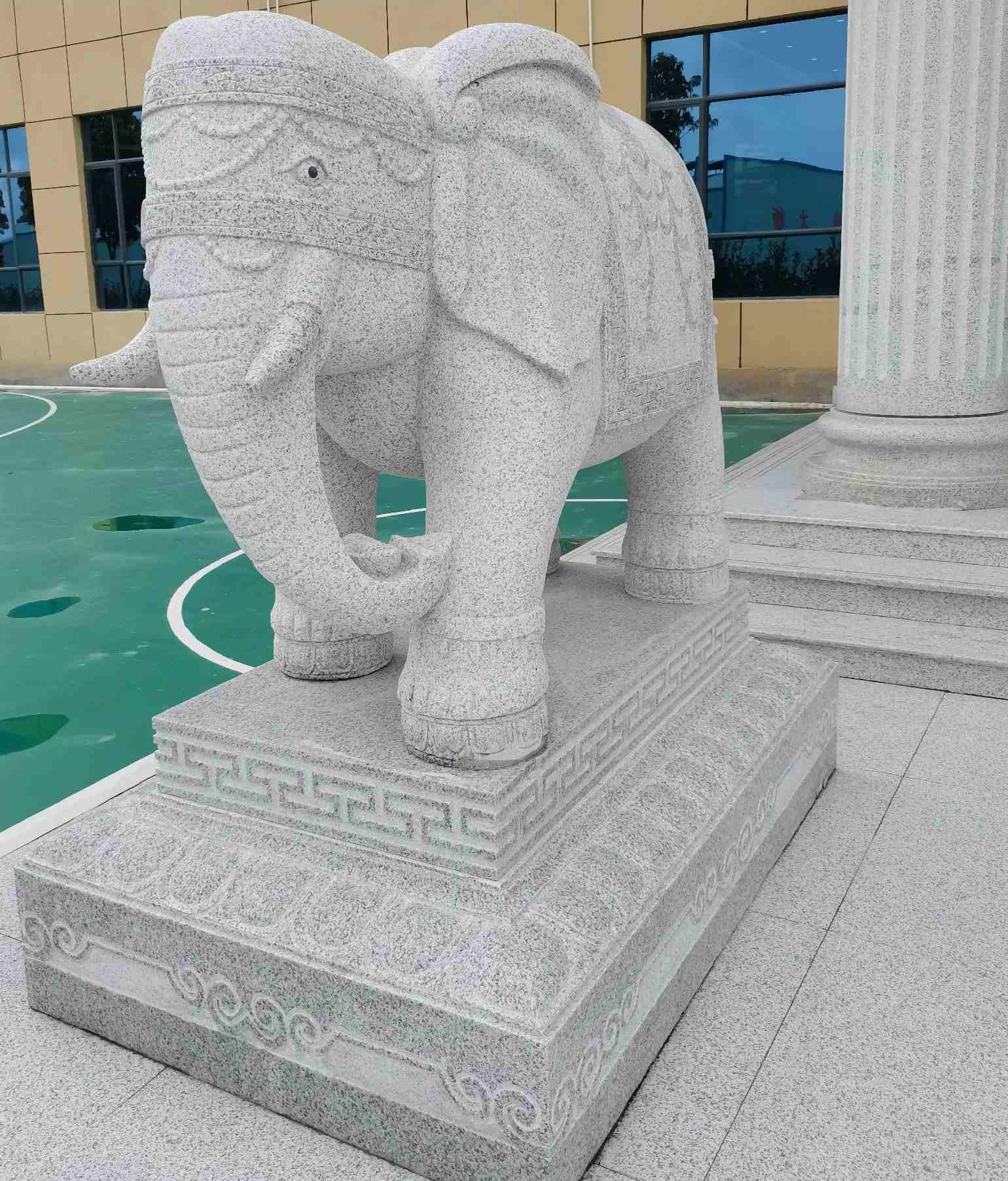 双鸭山 白麻花岗岩动物异形石雕-大象