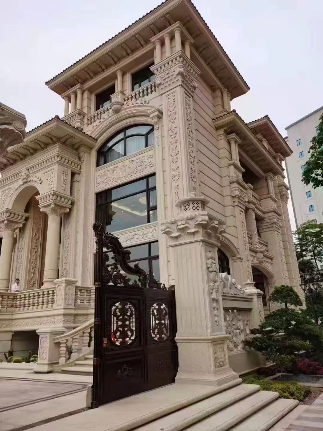 双鸭山 黄金麻花岗岩别墅外墙干挂效果展示