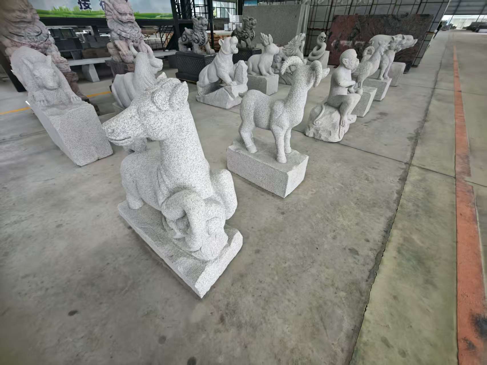 双鸭山 芝麻白花岗岩造型立体雕刻——十二生肖