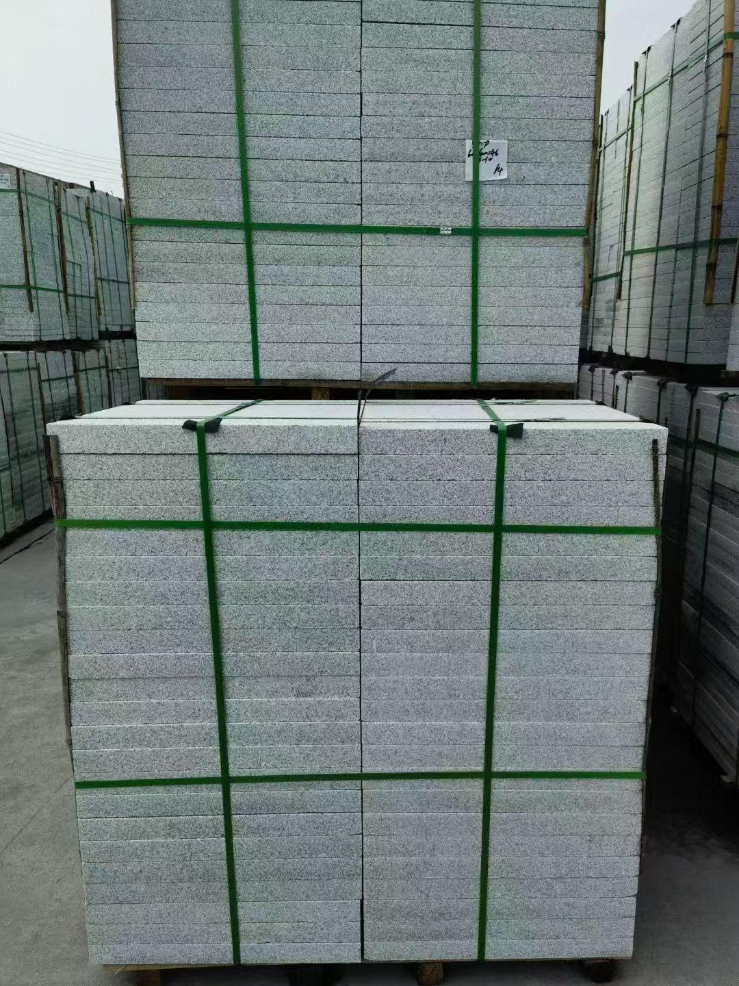 双鸭山 芝麻白火烧，园林广场市政工程地铺石，1.8~5.0厚均有现货