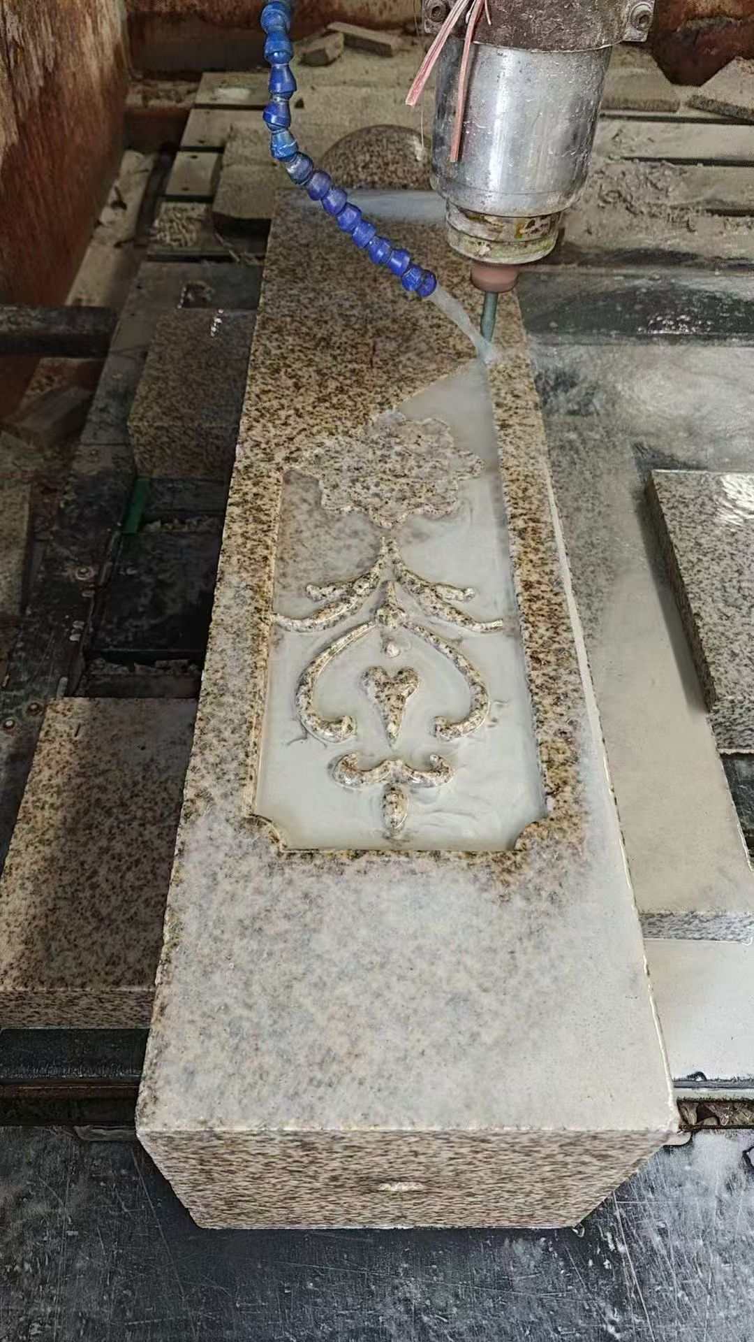 双鸭山 黄金麻花岗岩异形加工雕刻栏杆大柱