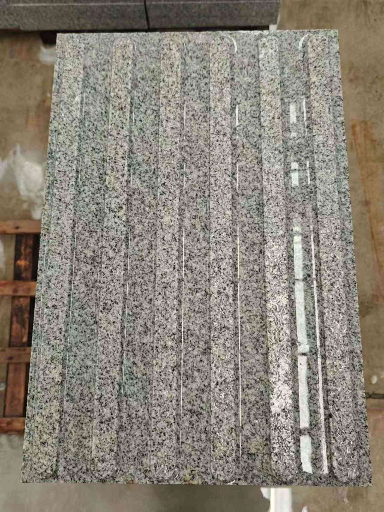 双鸭山 芝麻白花岗岩荔枝面雕刻盲道，盲条