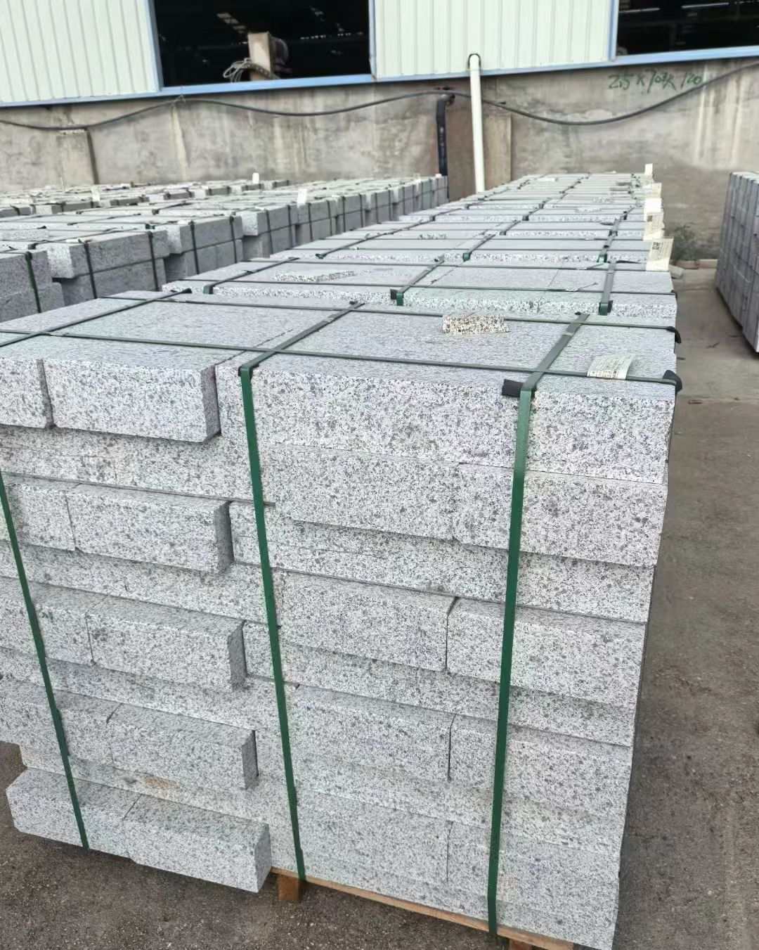 双鸭山 白麻花岗岩路沿石，弧形路沿石，道牙石，马路牙子，界石，路缘石，平沿石，直岩石，平缘石等