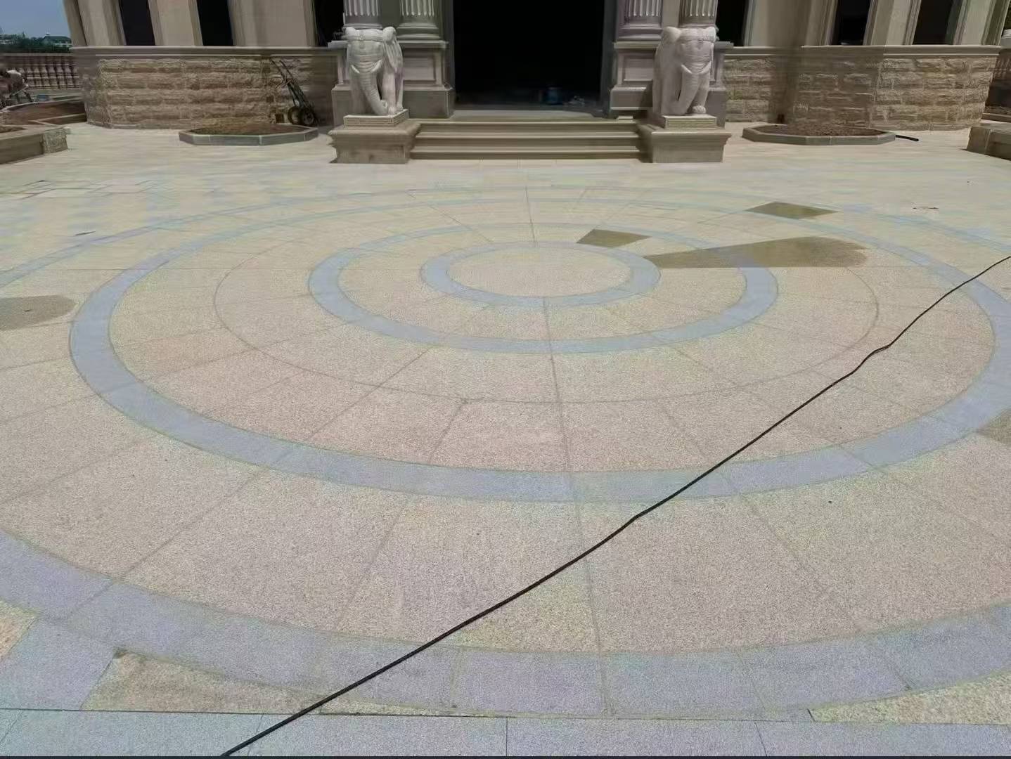 双鸭山 黄金麻芝麻灰花岗岩石材地铺拼接效果